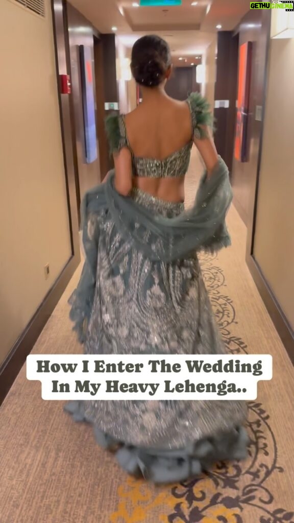 Shraddha Arya Instagram - True Story !!!! #FunnyReels #WeddingLehenga #weddingSeason #ThisIsMe #weddingreels