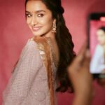 Shraddha Kapoor Instagram - 90s ka kaunsa character jachta mujhpe ???