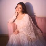 Shraddha Kapoor Instagram - Acchi lag rahi hun, Shaadi kar lun ??? 😝