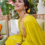 Shraddha Kapoor Instagram - Batao kya dekh rahi hoon???