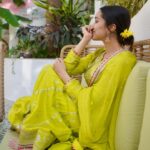 Shraddha Kapoor Instagram – Batao kya dekh rahi hoon???