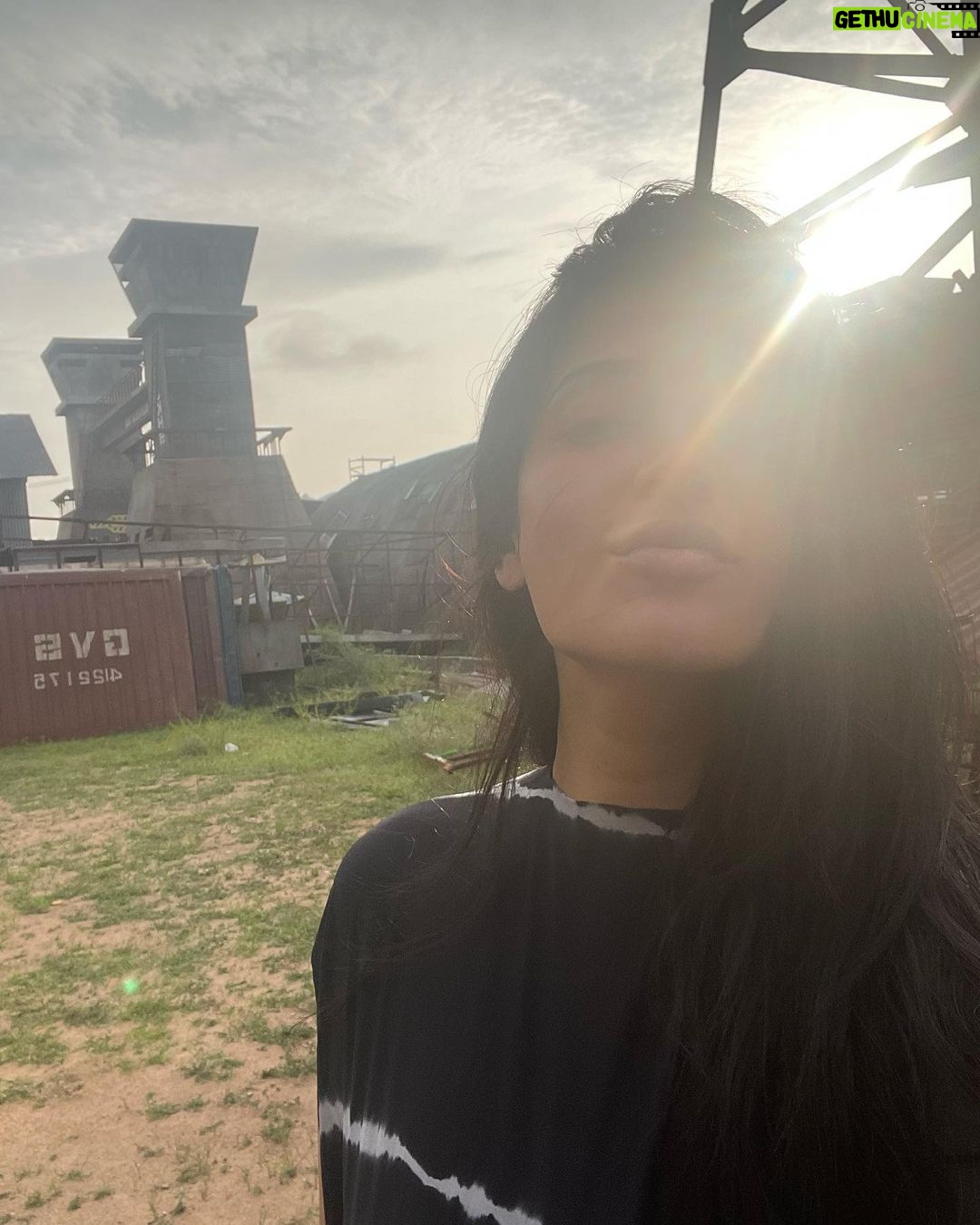 Shruti Haasan Instagram - SALAAR memories 🤎 I truly had the best time working with these awesome awesome people , full of light and positivity . We had so much fun making this movie too Prabhas fed and cared for us so well , Prashant sir was so fun with his between shots races and matches and Bhuvan sir made a whole entire music video with me ! It makes me happy when good people get good things in life ❤️🧿 I loved being in this movie and all the memories we made with so so so much hard work from every single person in the crew that worked tirelessly . Thankyou Prashant sit for making me a part of your insane majestic world and Thankyou Hombale films and team too !