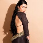 Shruti Haasan Instagram - Saree not saree 🤎 . . . . . Outfit- @arpitamehtaofficial Accessories- @apalabysumitofficial Styling- @openhousestudio.in Assisted by- @prarthanasrinivasaraja, @mithra_kandhaswaami, @varshininatrajan Photographer- @kannasrihari Makeup- @devikajodhani Hair - @bhagyalaxmipadya Assisted by @yalabo_makeup