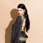 Shruti Haasan Instagram - Saree not saree 🤎 . . . . . Outfit- @arpitamehtaofficial Accessories- @apalabysumitofficial Styling- @openhousestudio.in Assisted by- @prarthanasrinivasaraja, @mithra_kandhaswaami, @varshininatrajan Photographer- @kannasrihari Makeup- @devikajodhani Hair - @bhagyalaxmipadya Assisted by @yalabo_makeup