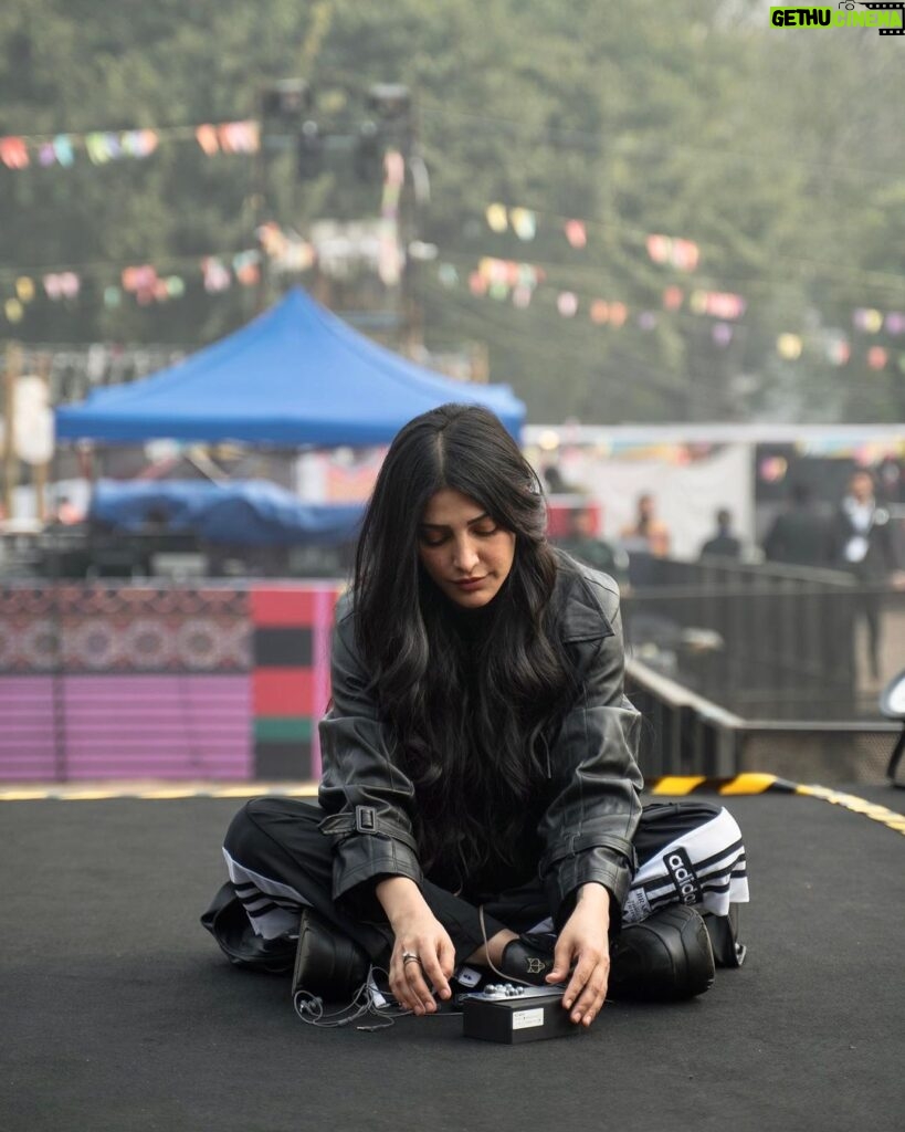 Shruti Haasan Instagram - Delhi was fun 💜 📸 @nachiket_parchure