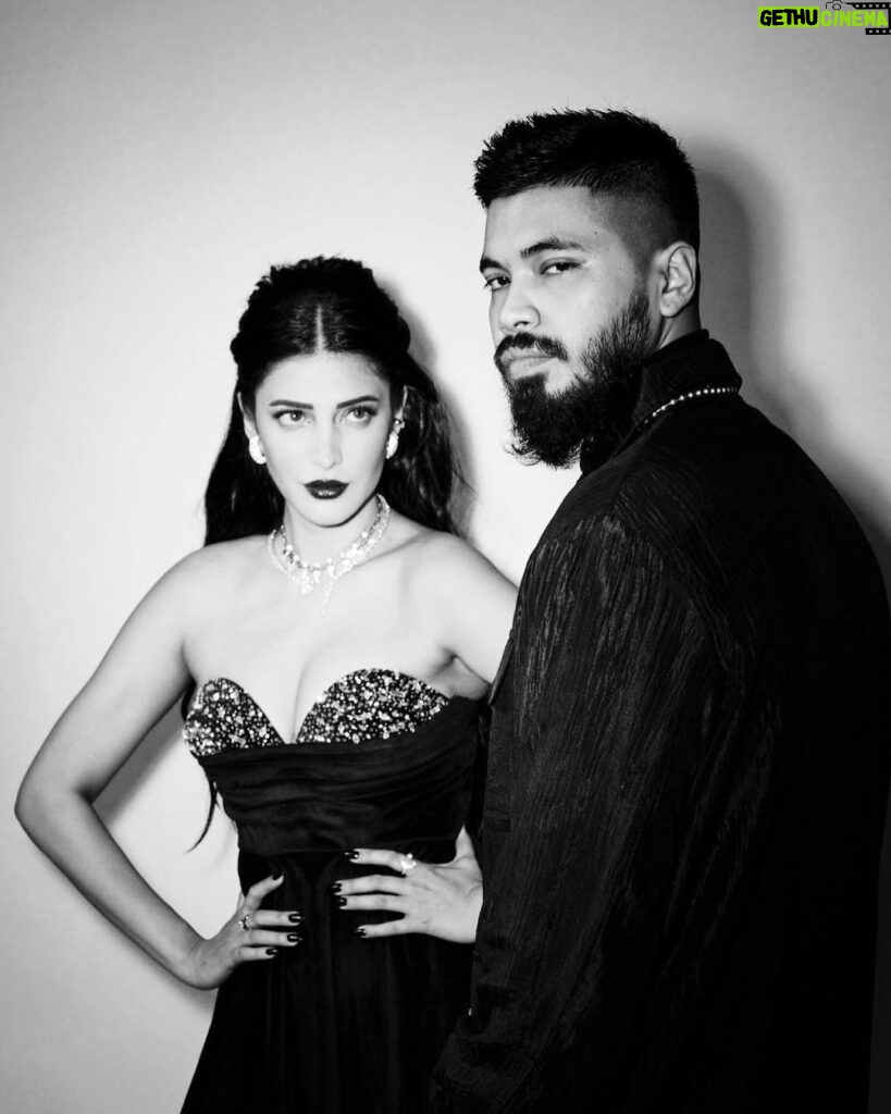 Shruti Haasan Instagram - 2023 has been magical 🧙🏻🧿 💎 Grateful for so much, looking forward to what is yet to come 🤍 @cotoappindia