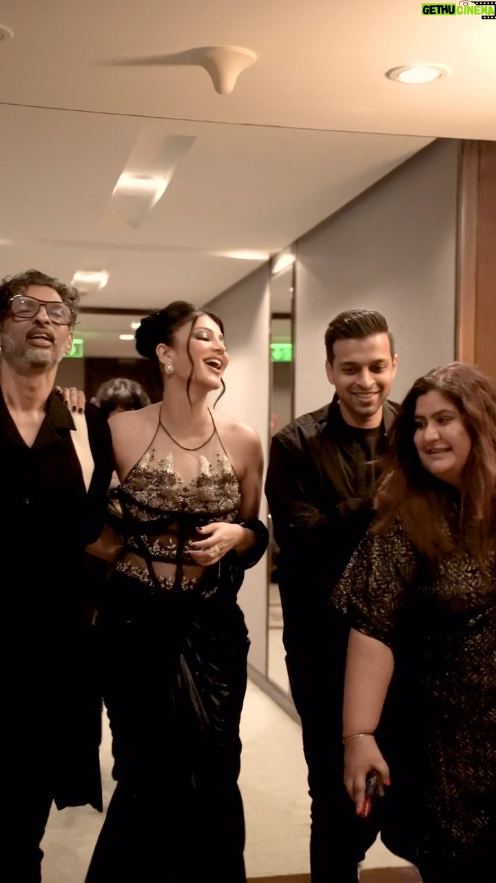 Shruti Haasan Instagram - Fun with my lovelies !!!! & Listen … one thing I’ve learned in life -no one can dim your light , their voltage is not your power ! I’m thankful always for good energy and good people around me and I’m thankful to be an artist . Here’s some madness from the beautiful people who are a part of making dreams come true .. find yourself a crew like this 🧿❤️🌟 . . . 🎥 @im.filmmaker 🎶 @bgbngmusic
