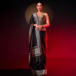 Shruti Haasan Instagram – Sunsets , moon skies and ruminations 🌙 
.
.
.
.
.
Styled by: @profanayty
Assisted by: @whyshestyled @kashishsinhaaa 
Outfit : @ekayabanaras @ornatte.in
Jewelry: @amrapalijewels
Makeup @devikajodhani
Hair @noori_hairstylist
Photographer @akshay_26