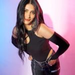 Shruti Haasan Instagram - 🍭🖤 🎵 This time I'ma let it all come out This time I'ma stand up and shout I'ma do things my way, it's my way My way or the highway🎵 . . Styled by: @profanayty Assisted by: @whyshestyled @muskanguptaaaa_ Outfit: @noticeitis @may.official.store Shoes @newrock Makeup @devikajodhani Hair @noori_hairstylist Photographer @akshay_26