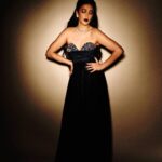 Shruti Haasan Instagram - 🖤🧿😈 . . . Outfit - @emblaze_mb Jewellery - @swarovski Neckpiece - @rosaamoris Styled by - @surbhishukla Assisted by - @aashnaharia Make up @devikajodhani Hair @noori_hairstylist 📸 @harneshjoshi