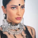 Shruti Haasan Instagram - THAT desi goth energy only an Indian woman can bring to the table - everyone’s favourite look from monster machine styled by @profanayty makeup up by @prakatwork and hair by @noori_hairstylist THE DREAM TEAM that helped me create all the looks for #monstermachine