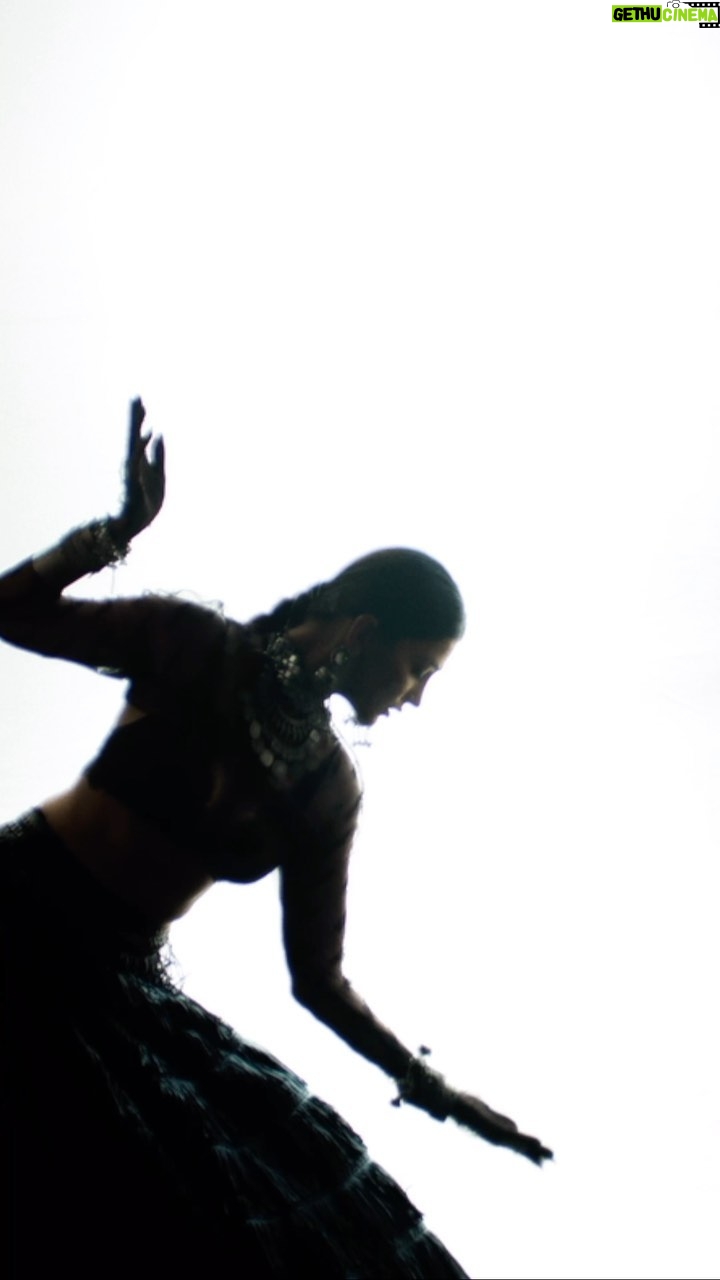 Shruti Haasan Instagram - I’ve been waiting for years … and now the monster is finally free 26.10.23 MONSTER MACHINE