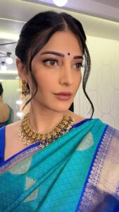 Shruti Haasan Instagram - Slaying both 💣 . Makeup @devikajodhani Hair @noori_hairstylist Stylist @profanayty . . #MakeupByDevikaJodhani #shrutihaasan #shrutihaasanfans #celebritymakeupartist #celebritymakeup #bollywoodmakeup #filmmakeup #tvcmakeup