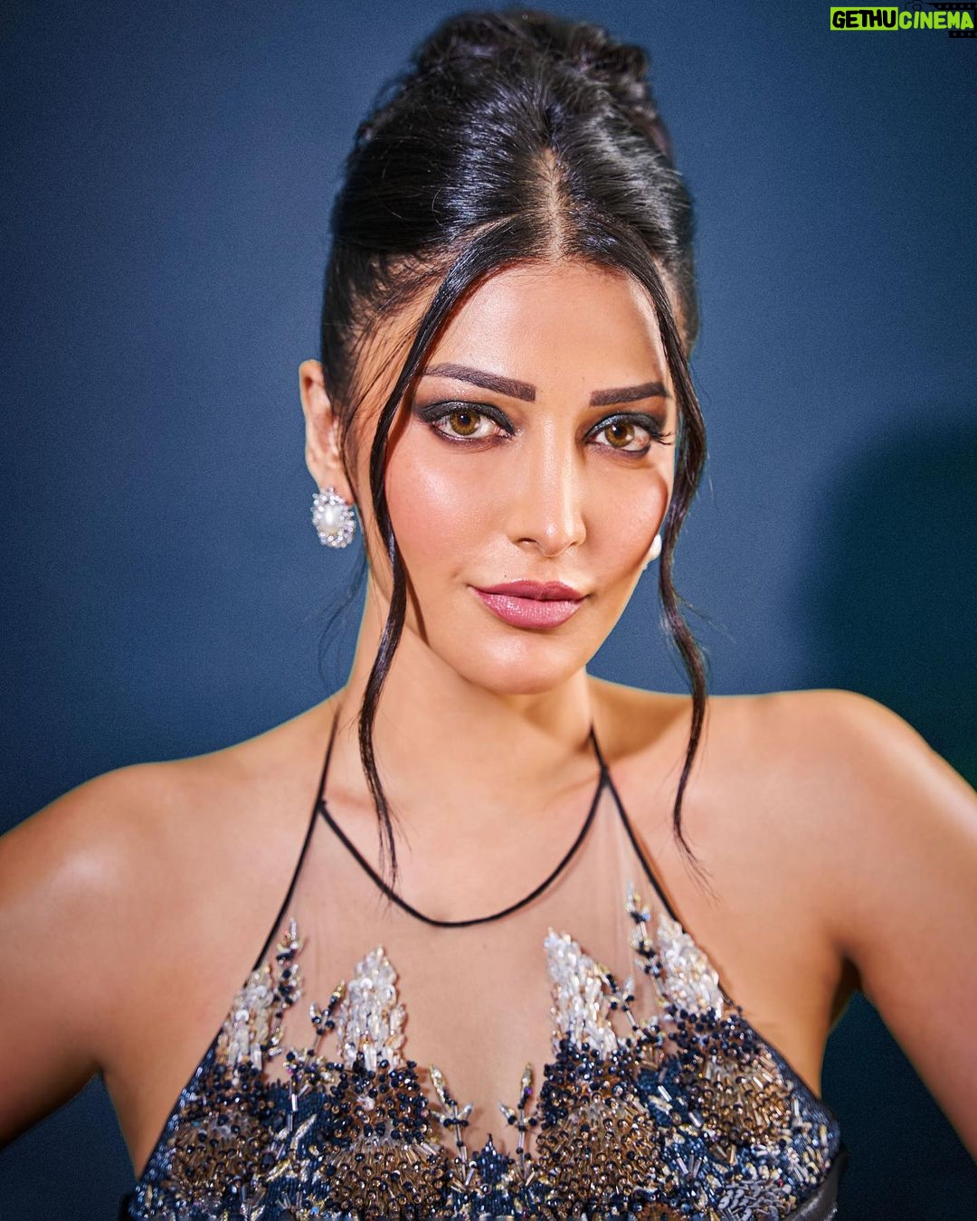 Shruti Haasan Instagram - 🌚 💎 🐚 🧜♀️🖤 . . . . Styled by: @profanayty Assisted by: @whyshestyled @muskanguptaaaa_ Outfit: @maisonhofficial Jewelry: @ayanasilverjewellry @celesticjewels @shoppaksha Footwear: @aands_official Bag: @isharya Makeup: @george_p_kritikos @gpkritikos Hair: @noori_hairstylist Photographer: @akshay_26
