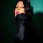 Shruti Haasan Instagram - 💚🖤 . . . . Styled by: @profanayty Assisted by: @whyshestyled @muskanguptaaaa_ Outfit: @outxide.in Makeup: @devikajodhani Hair: @noori_hairstylist Photographer: @akshay_26