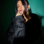 Shruti Haasan Instagram - 💚🖤 . . . . Styled by: @profanayty Assisted by: @whyshestyled @muskanguptaaaa_ Outfit: @outxide.in Makeup: @devikajodhani Hair: @noori_hairstylist Photographer: @akshay_26