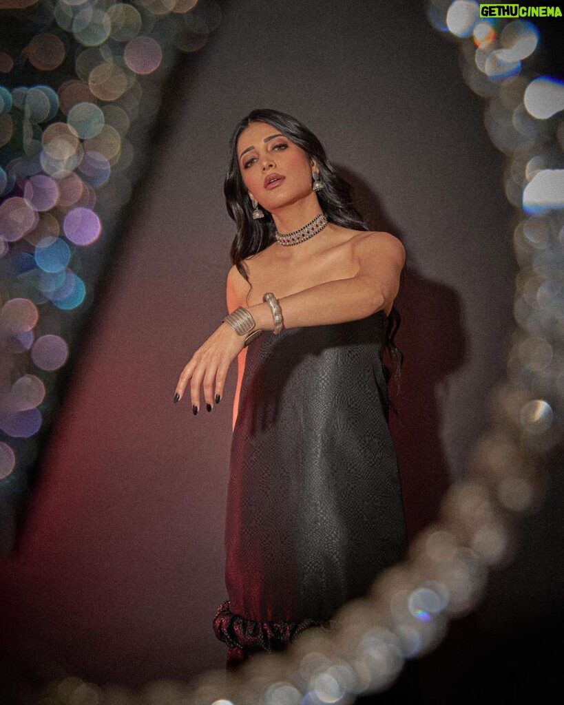 Shruti Haasan Instagram - I’m so thankful for those in this world who come here to build things but some of us are put here to break S#*T and patterns thankyou @elleindia for giving me the GAME CHANGER award at your #ellelist2023 event which was lovely .. really appreciate it 🖤🙏🧿 . . . Outfit @raw_mango, bag @aispi.co , jewellery @amrapalijewels , platforms @louboutinworld Styling @surbhishukla team @vedicavora @marisha.sanghvi Makeup @devikajodhani Hair @noori_hairstylist Photographer @akshay_26