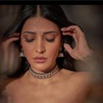 Shruti Haasan Instagram – I’m so thankful for those in this world who come here to build things but some of us are put here to break S#*T and patterns thankyou @elleindia for giving me the GAME CHANGER award at your #ellelist2023 event which was lovely .. really appreciate it 🖤🙏🧿
.
.
.

Outfit @raw_mango, bag @aispi.co , jewellery @amrapalijewels , platforms @louboutinworld 

Styling @surbhishukla team @vedicavora @marisha.sanghvi

Makeup @devikajodhani

Hair @noori_hairstylist

Photographer @akshay_26