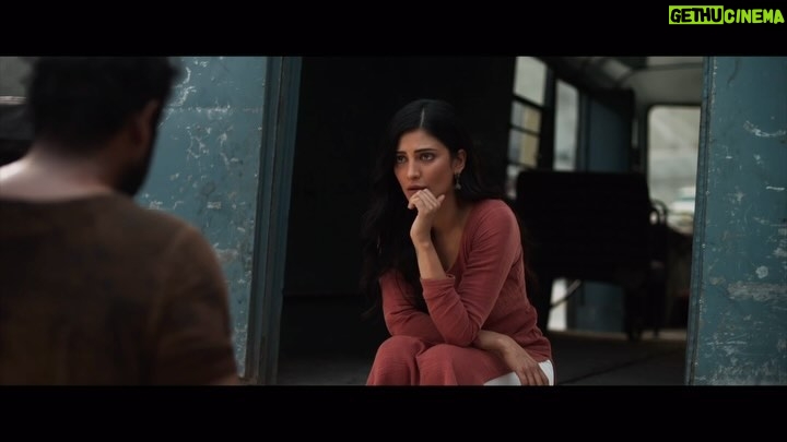 Shruti Haasan Instagram - ๐๐๐ฏ๐ & ๐๐๐ซ๐๐ก๐โ๐ฌ ๐ซ๐๐ ๐ ๐๐จ๐ง๐ญ๐ข๐ง๐ฎ๐๐ฌ ๐๐ญ ๐ญ๐ก๐ ๐๐จ๐ฑ ๐๐๐๐ข๐๐ ๐ฅ Hereโs the blockbuster promo (Tamil) : https://youtu.be/sN68W8jzcLw #SalaarBoxOfficeStorm #RecordBreakingSalaar #SalaarRulingBoxOffice #SalaarCeaseFire #Salaar @actorprabhas #PrashanthNeel @therealprithvi @hombalefilms @vkiragandur @chaluvegowda @shrutzhaasan @iamjaggubhai_ @sriya_reddy @garuda_ram_official @actorsimha @vajrang_shetty #HombaleMusic @ravibasrur @bhuvanphotography @chalapathi477 @anbariv_action_director @kishorekotumphotography @kirtan.nadagouda @salaarthesaga