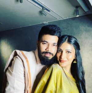 Shruti Haasan Instagram - Happy Diwali from us to you ⭐️ may you and yours always be blessed with love light and happiness