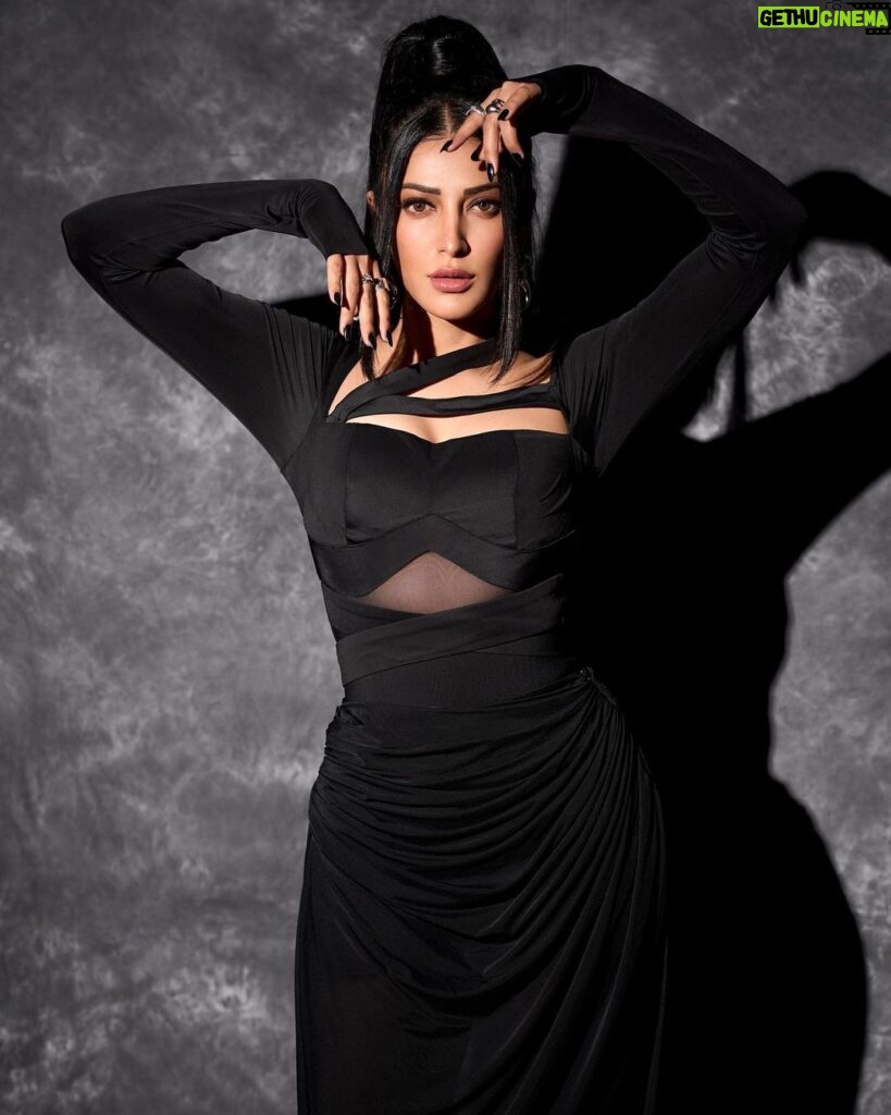 Shruti Haasan Instagram - “Deep into that darkness peering, long I stood there, wondering, fearing, doubting, dreaming dreams no mortal ever dared to dream before.” The raven .Edgar Allan Poe . . . Styled by: @profanayty Assisted by: @kashishsinhaaa Outfit: @roologyofficial Jewelry: @@bblingg_meghana @ascend.rohank @krixtals Bag: @kainiche_by_mehak Photographer: @kalyanyasaswi Hair: @noori_hairstylist Makeup: @makeovergamesby_iqraansari