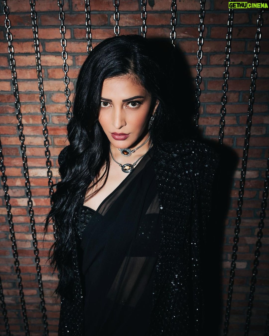 Shruti Haasan Instagram - βοΈβοΈπβοΈβοΈ Break the chains . . . . Outfit- @arpitamehtaofficial Jewellery - @amrapalijewels Clutch & heels @louboutinworld Styling - @surbhishukla Makeup @danielapires_makeupandbrows Hair- @noori_hairstylist πΈ- @gibsterg