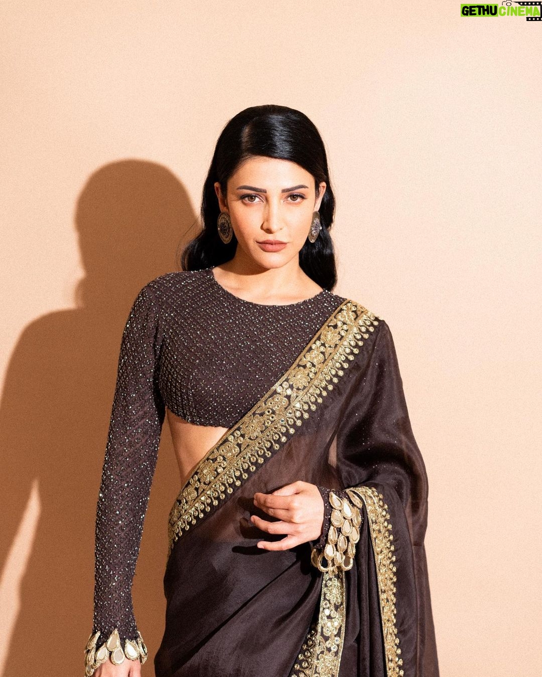 Shruti Haasan Instagram - Saree not saree 🤎 . . . . . Outfit- @arpitamehtaofficial Accessories- @apalabysumitofficial Styling- @openhousestudio.in Assisted by- @prarthanasrinivasaraja, @mithra_kandhaswaami, @varshininatrajan Photographer- @kannasrihari Makeup- @devikajodhani Hair - @bhagyalaxmipadya Assisted by @yalabo_makeup