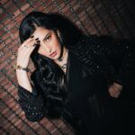 Shruti Haasan Instagram - ⛓️⛓️💎⛓️⛓️ Break the chains . . . . Outfit- @arpitamehtaofficial Jewellery - @amrapalijewels Clutch & heels @louboutinworld Styling - @surbhishukla Makeup @danielapires_makeupandbrows Hair- @noori_hairstylist 📸- @gibsterg