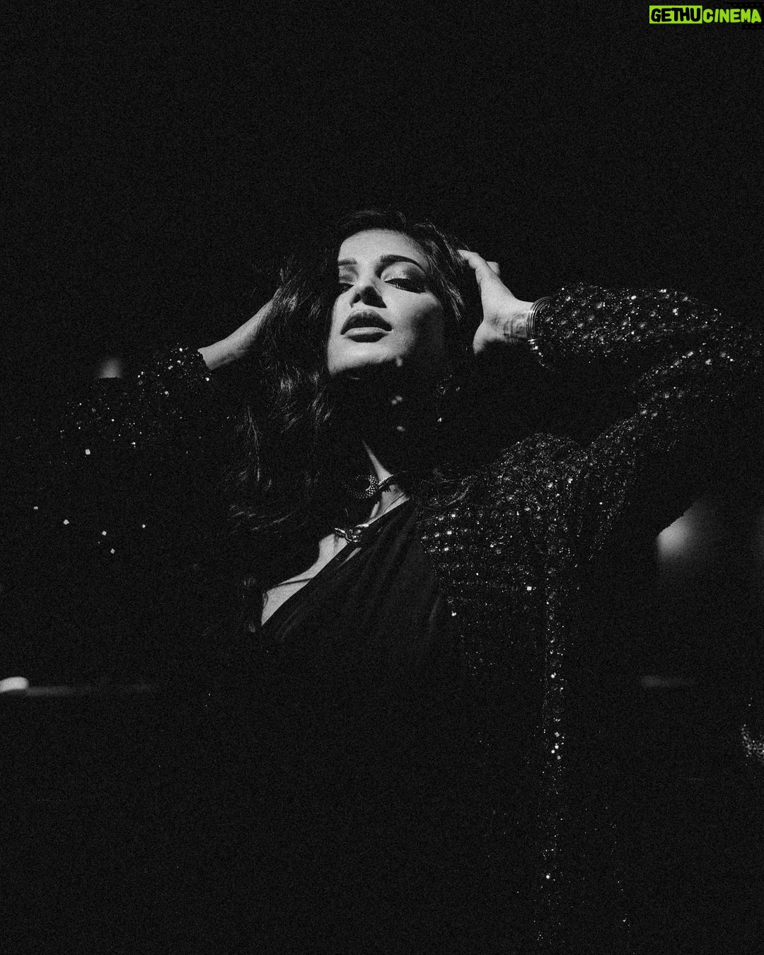 Shruti Haasan Instagram - βοΈβοΈπβοΈβοΈ Break the chains . . . . Outfit- @arpitamehtaofficial Jewellery - @amrapalijewels Clutch & heels @louboutinworld Styling - @surbhishukla Makeup @danielapires_makeupandbrows Hair- @noori_hairstylist πΈ- @gibsterg