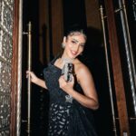Shruti Haasan Instagram - Be a 💎 that can 🔪 . . . . Outfit @geishadesigns Earrings @rosaamoris Necklace, brooch- @swarovski Clutch @louboutinworld 📸 @gibsterg Makeup @prakatwork Hair @noori_hairstylist Styled by @surbhishukla