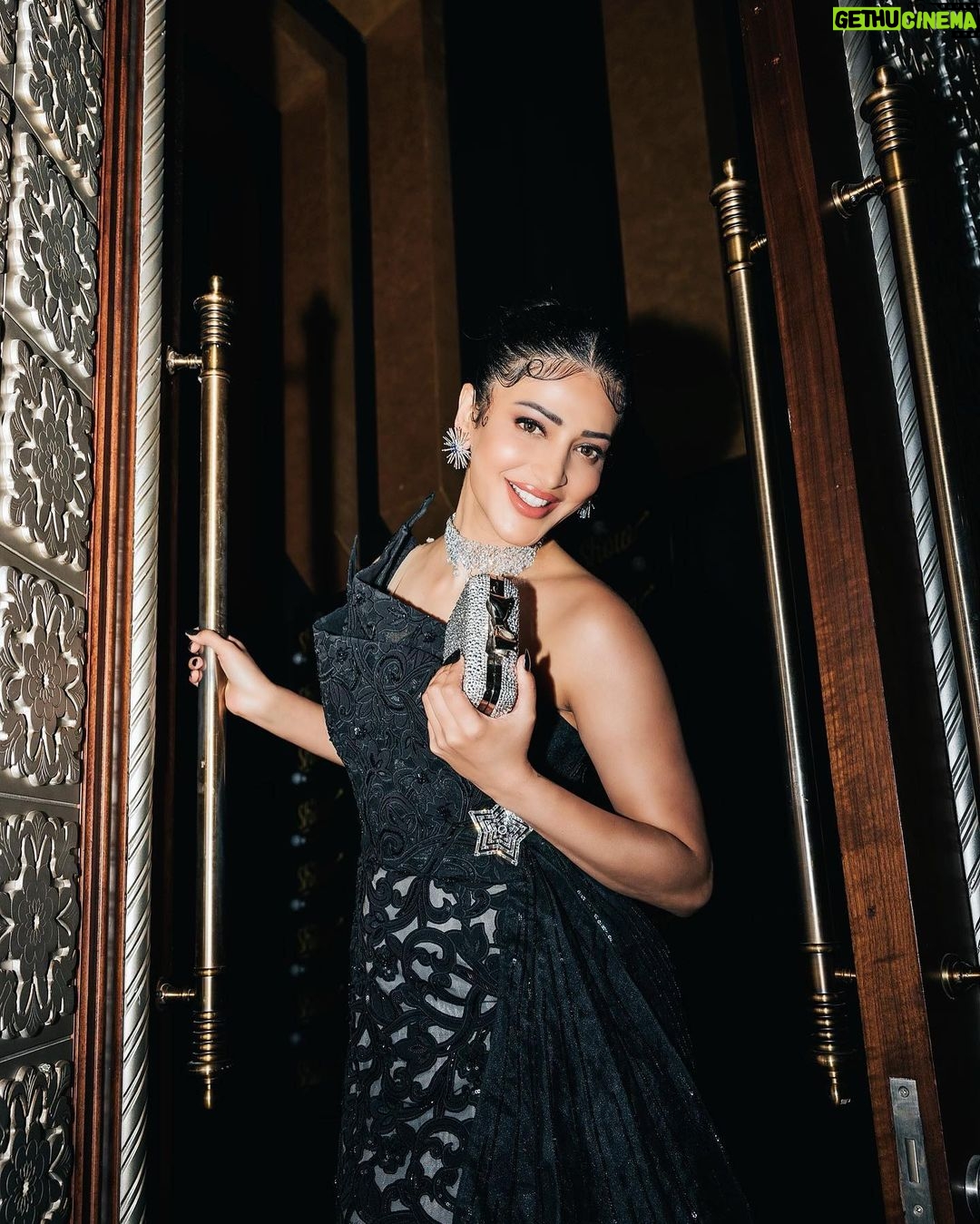 Shruti Haasan Instagram - Be a π that can πͺ . . . . Outfit @geishadesigns Earrings @rosaamoris Necklace, brooch- @swarovski Clutch @louboutinworld πΈ @gibsterg Makeup @prakatwork Hair @noori_hairstylist Styled by @surbhishukla