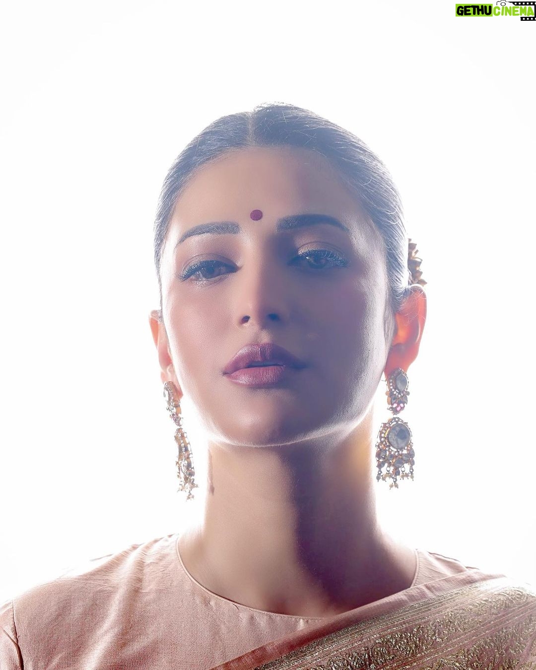 Shruti Haasan - 609.8K Likes - When I do go white I go hard 😅 💎🧿
.
.
.
📸 @dimensions.dmns
Hmu @prakatwork
Styled by @pallavi_85