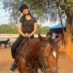Shruti Haasan Instagram - A much needed evening… I’ve realised when there’s stuff I need to figure out I just need to get on a horse 😅 🐴 Thankyou @kaushik_3k for a lovely time riding to the lake and for introducing us to all your beautiful four legged friends especially laddu ❤️🧿 it’s a beautiful corner of the world you’ve created … and now I’m all reset recharged and ready to get back to being a bad ass . Ok bye 🍃 Ps- this was also @gantayyyy s first time ever on a horse !!!