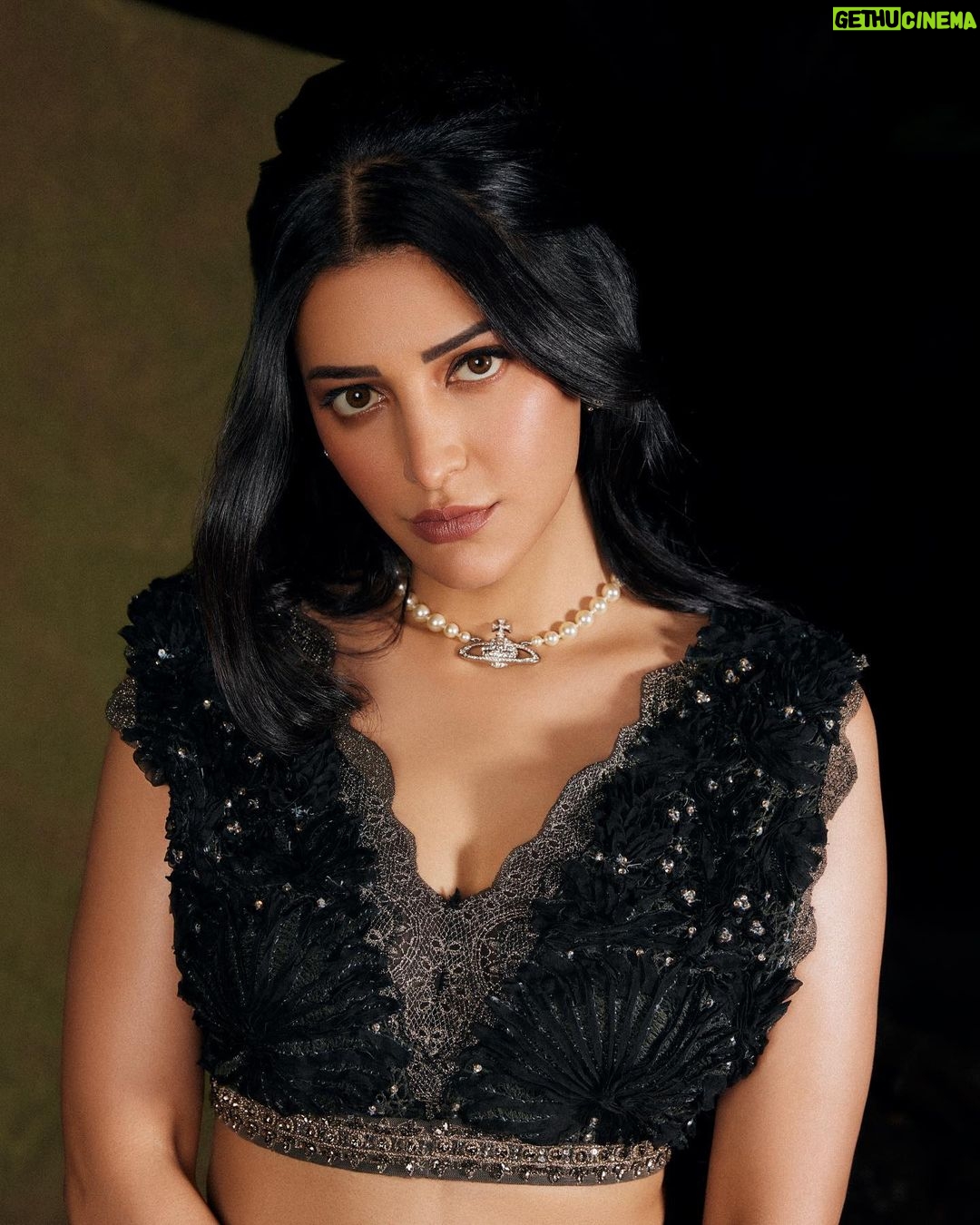 Shruti Haasan Instagram - ๐ energy . . . Styling @manogna_gollapudi Outfit @jade_bymk Photographer @pranav.foto Asst @sunandini_vijjagiri @pravalikamuningani Hair - @noori_hairstylist Makeup - @makeoverbyiqraaa