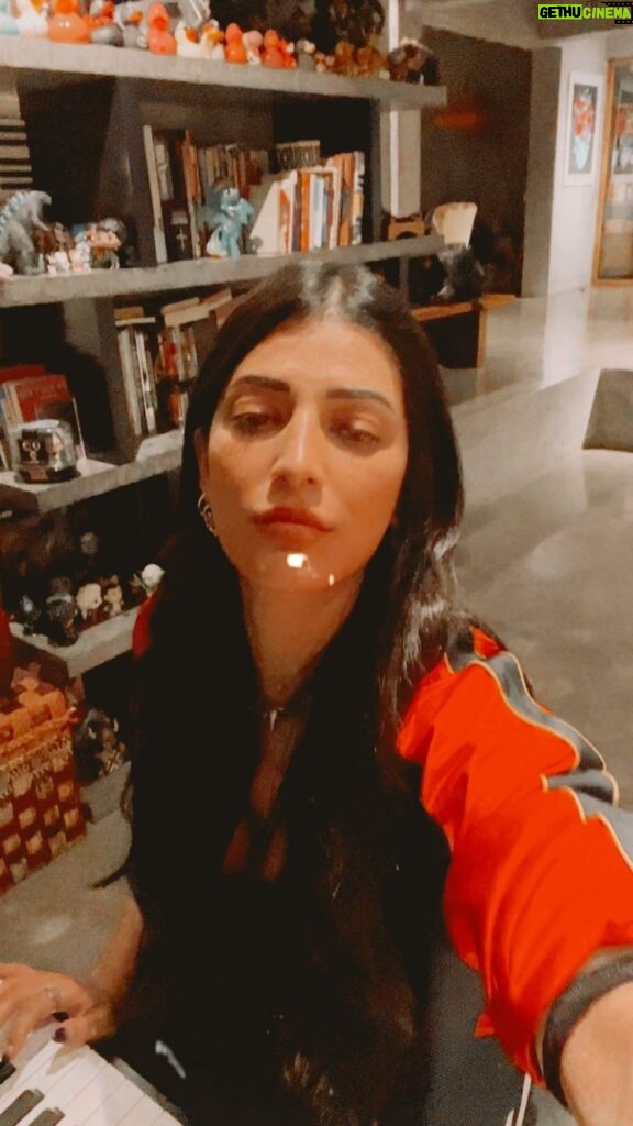 Shruti Haasan Instagram - Been away from my piano for so long , i rush back in and write cause I feel like I need to shed light on all I feel and can’t articulate - where do they go to ? Do they disappear with time - something I once called mine starts to feel like someone else’s lie
