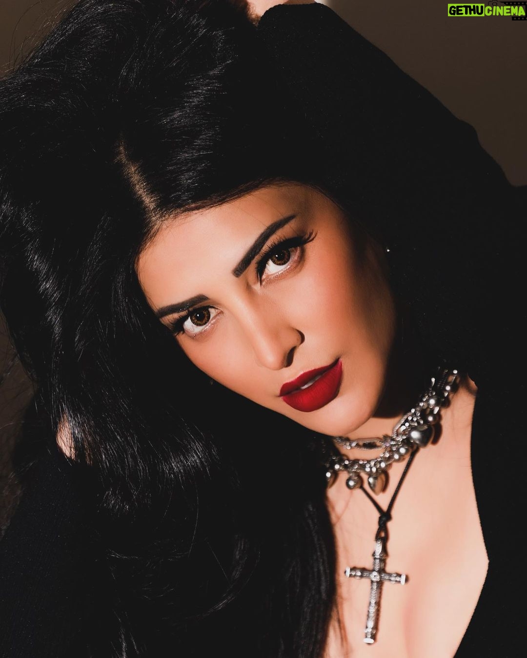 Shruti Haasan Instagram - βListen to them, the children of the night. What music they make!β Bram stoker π π§ββοΈπ§Ώ . . . . πΈ @dimensions.dmns π @prakatwork π @openhousestudio.in