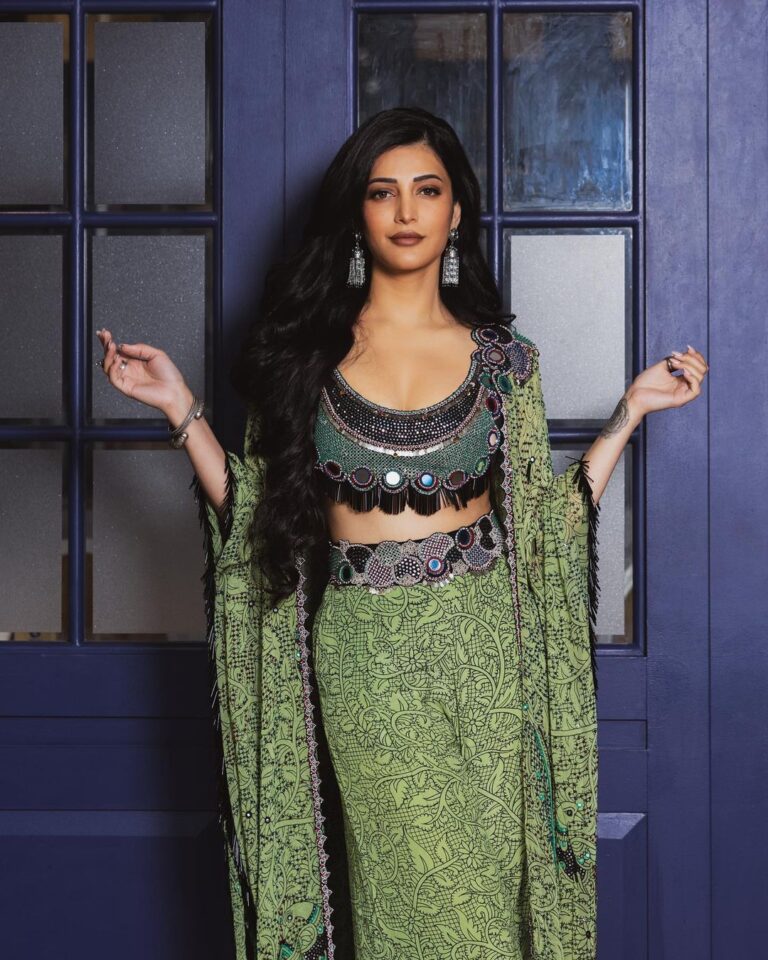 Shruti Haasan Instagram - 💚🐉🥝 mean green desi machine . . . Outfit - @nupurkanoiofficial Jewellery- @amrapalijewels Styling - @openhousestudio.in Assisted by - @mithra_kandhaswaami @sxdhksh @varshininatrajan Glam : @prakatwork @pui_c_ammy shot by : @dimensions.dmns