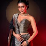 Shruti Haasan Instagram - Sunsets , moon skies and ruminations 🌙 . . . . . Styled by: @profanayty Assisted by: @whyshestyled @kashishsinhaaa Outfit : @ekayabanaras @ornatte.in Jewelry: @amrapalijewels Makeup @devikajodhani Hair @noori_hairstylist Photographer @akshay_26