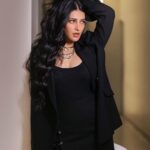 Shruti Haasan Instagram - 🙏🧿⭐️❤️ Makeup : @prakatwork Hair : @noori_hairstylist Styling : @shrutzhaasan Shot by @george_ferna_photography