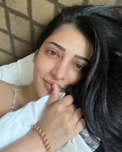 Shruti Haasan Instagram - Clean face - clean heart - heavy metal 2024 Brining that good energy You feel it ? ✨💫🌙🪼💋