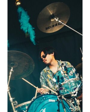Shun Ishiwaka Instagram - #fujirockfestival2023
@fujirock_jp 
photo : @kanatarumi

#君島大空合奏形態
