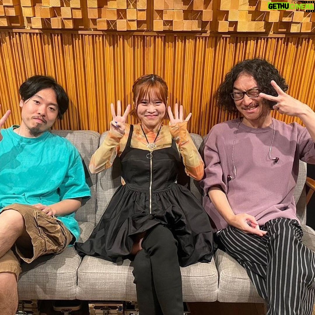 Shun Ishiwaka Instagram - Rei @guita_rei new single「sunflower」 にて参加させていただきました 夏の楽しいrecでございました🏃♂️🏃♂️🏃♂️ check it out!!