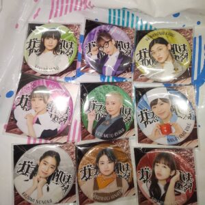 Shunsuke Ito Instagram - エビ中のワンマン、大学芸会2021～Reboot～を観に行かせて頂きました！
もう最近色々なことでずっと頭ん中ぐちゃぐちゃしたままでしたがこの２時間半はなにも考えずにただただ元気もらえました！いやまじで！そりゃ全員分の缶バッチも買いますよおじさんも！本当にありがとうエビ中！エビ中は凄いぞ！
#エビ中reboot