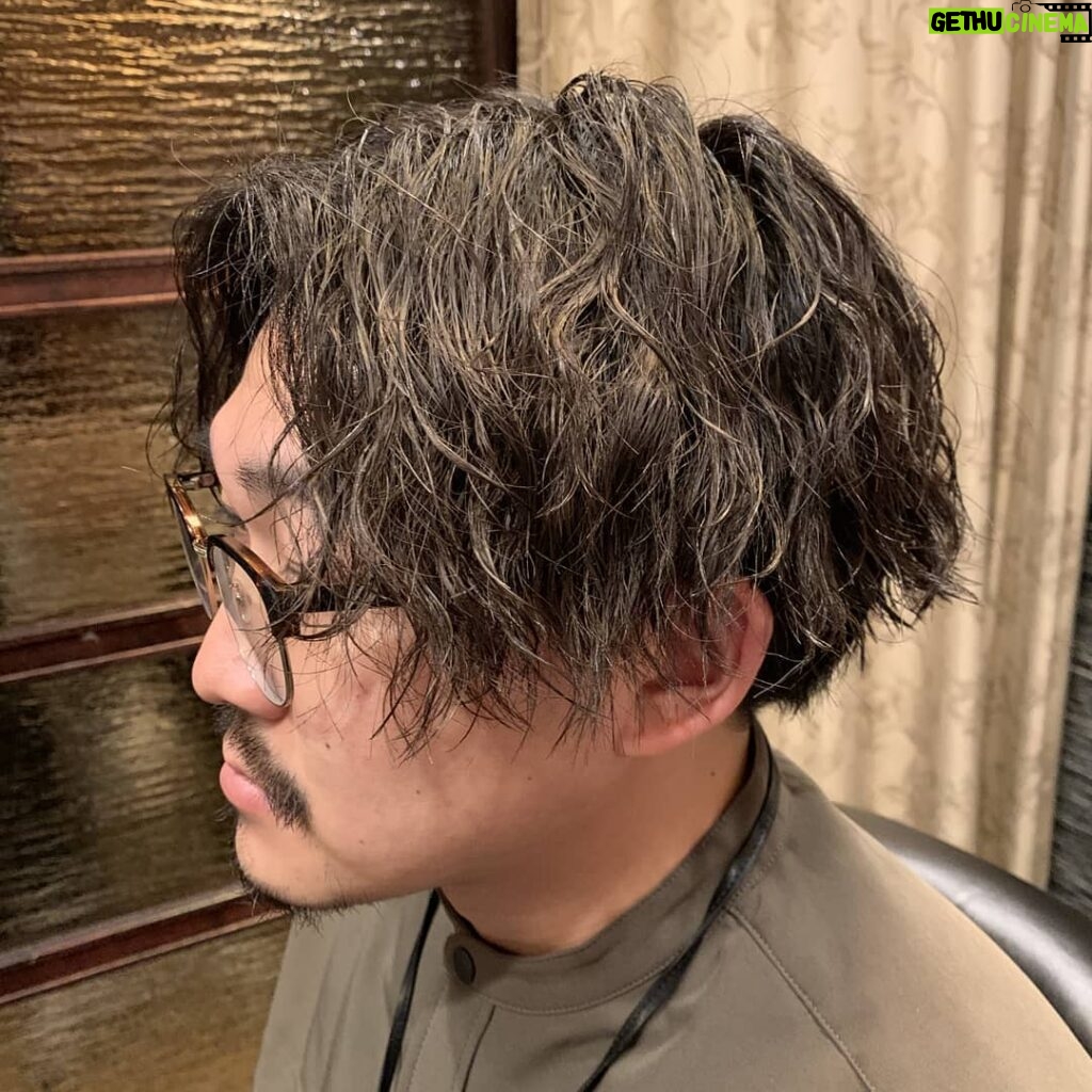Shunsuke Ito Instagram - 今回もpremiumbarberでパーマ＆カットやって頂きました！ ようやくパーマに慣れてきた顔してる！いつもありがとうございます！ #premiumbarber