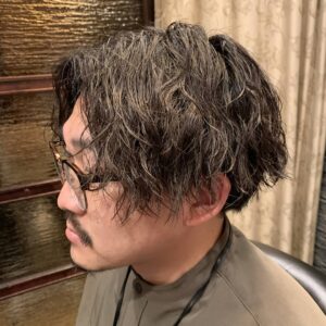 Shunsuke Ito Instagram - 今回もpremiumbarberでパーマ＆カットやって頂きました！
ようやくパーマに慣れてきた顔してる！いつもありがとうございます！
#premiumbarber