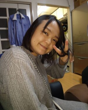Shunsuke Ito Instagram - 蛙亭岩倉が我が家を正式に卒業しました。今までありがとう岩倉先生。元気でやれよ。新居徒歩５分だけど。なんかめっちゃ晩飯食いにくるけど。
代わりに大阪の同期佐川ピン芸人が新メンバーとして入居しました。よろしく佐川ピン芸人！
蛙亭岩倉out佐川ピン芸人in。
えっ蛙亭岩倉out佐川ピン芸人in？