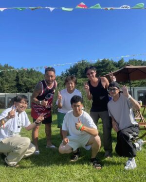 Shunsuke Ito Instagram - ORANGE RANGEが昔から好きで好きでたまらなくて、勝手にORANGE RANGEの新曲を作り続けていた後輩のアメリカンB.Bチキンの杉本の夢が先程叶いました。ご本人方の前で新曲御披露目させて頂いていたので後程上げます。ORANGE RANGE最高、まじいい人まじカッコいい