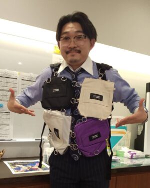 Shunsuke Ito Instagram - ザ・ぼんちおさむ師匠に新年の挨拶をさせて頂いてM-1お疲れ様と激シブアイテム頂きました！
そんなザ・ぼんち師匠の古希記念単独ライブが3/11の18:30からなんばグランド花月にて行われます！本当にダイナミックな永遠の漫才小僧です！ゲストに西川のりお・上方よしお師匠！爆笑必至ですので皆様是非！