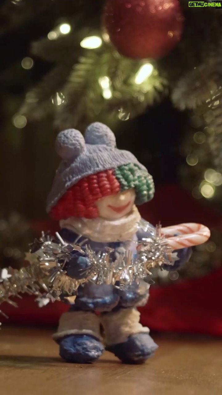 Sia Instagram - Very resourceful 👌🏼 #EverydayIsChristmas - Team Sia