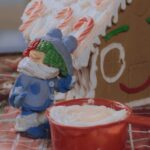 Sia Instagram - When you're caught sneaking in a lil frosting 😏 #EverydayIsChristmas - Team Sia